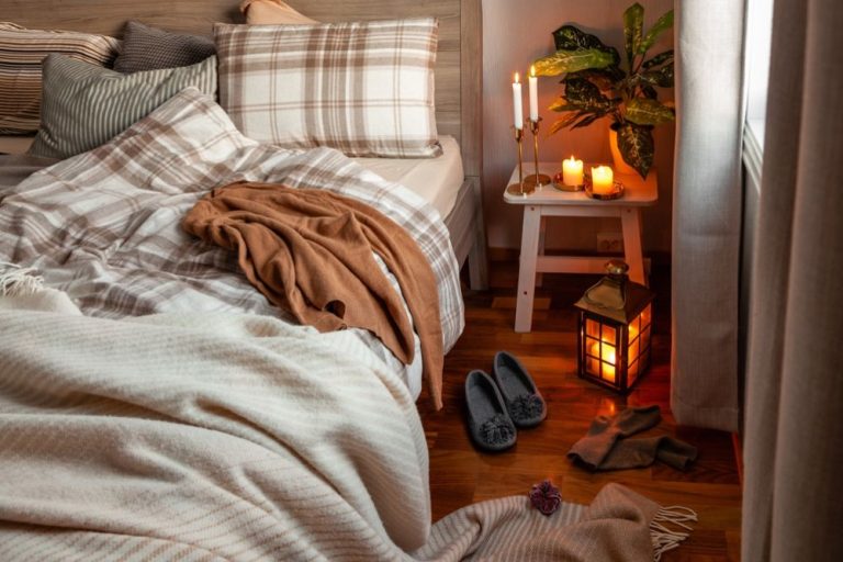 How to Score Discounts on Cozy Winter Blankets and Throws